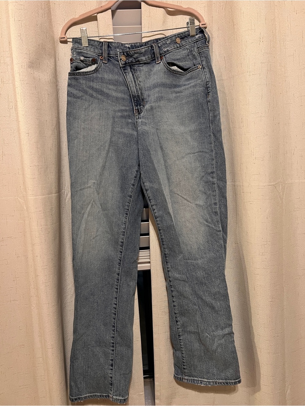 Classic Straight-Leg Jeans in Light Blue Wash